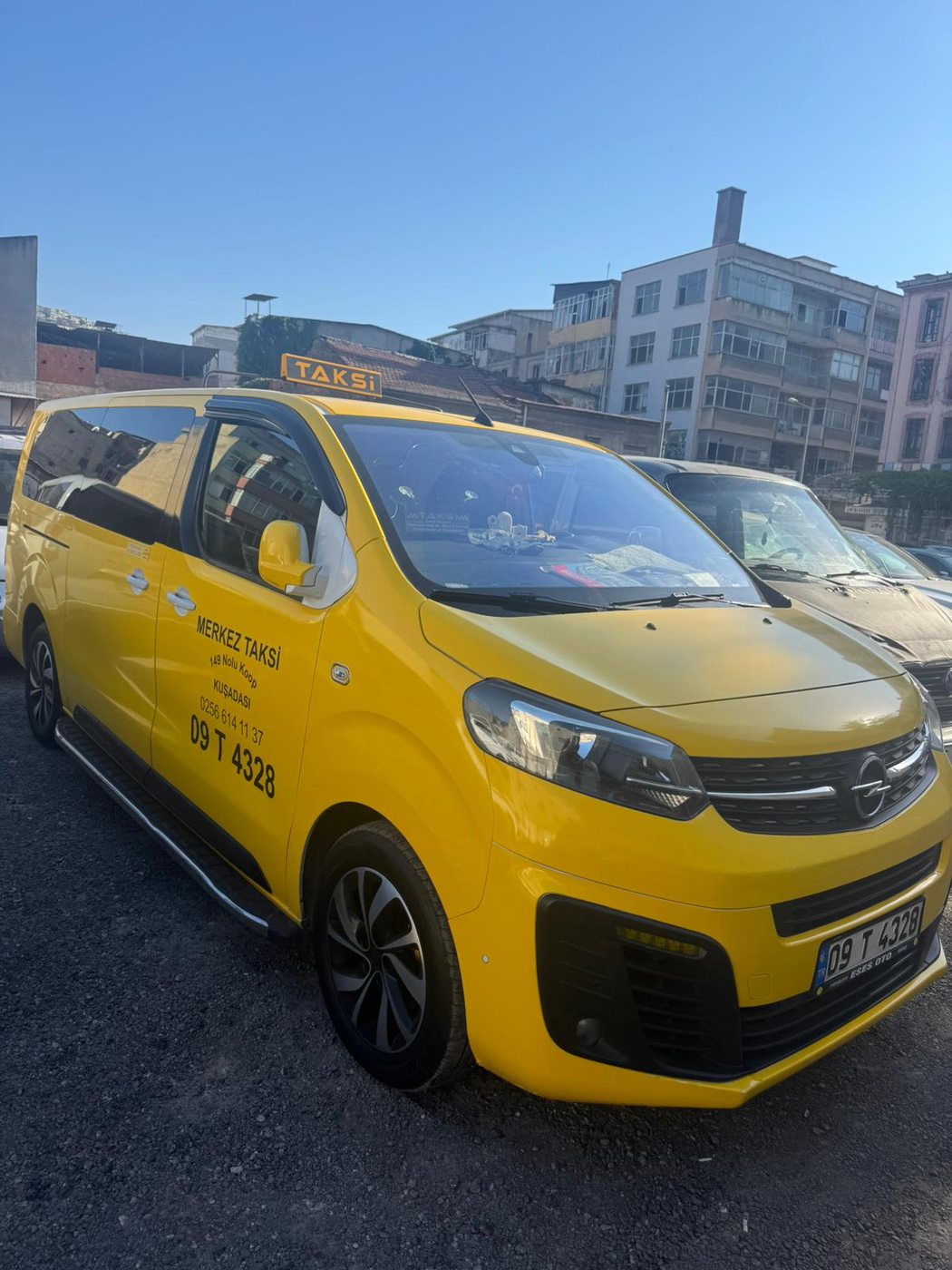 2023 Opel Zafira Life — 8 yolcu kapasiteli Kuşadası taksisi